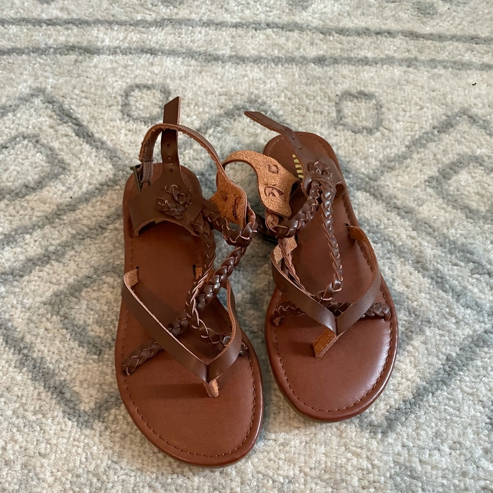Strappy brown cris cross sandals